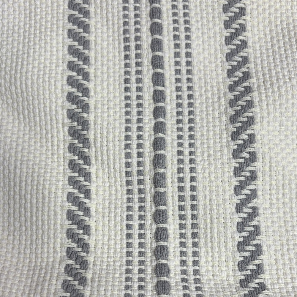 NWOT White and Blue Tassel Accent Pillow Cover. Size Medium - Picture 4 of 6